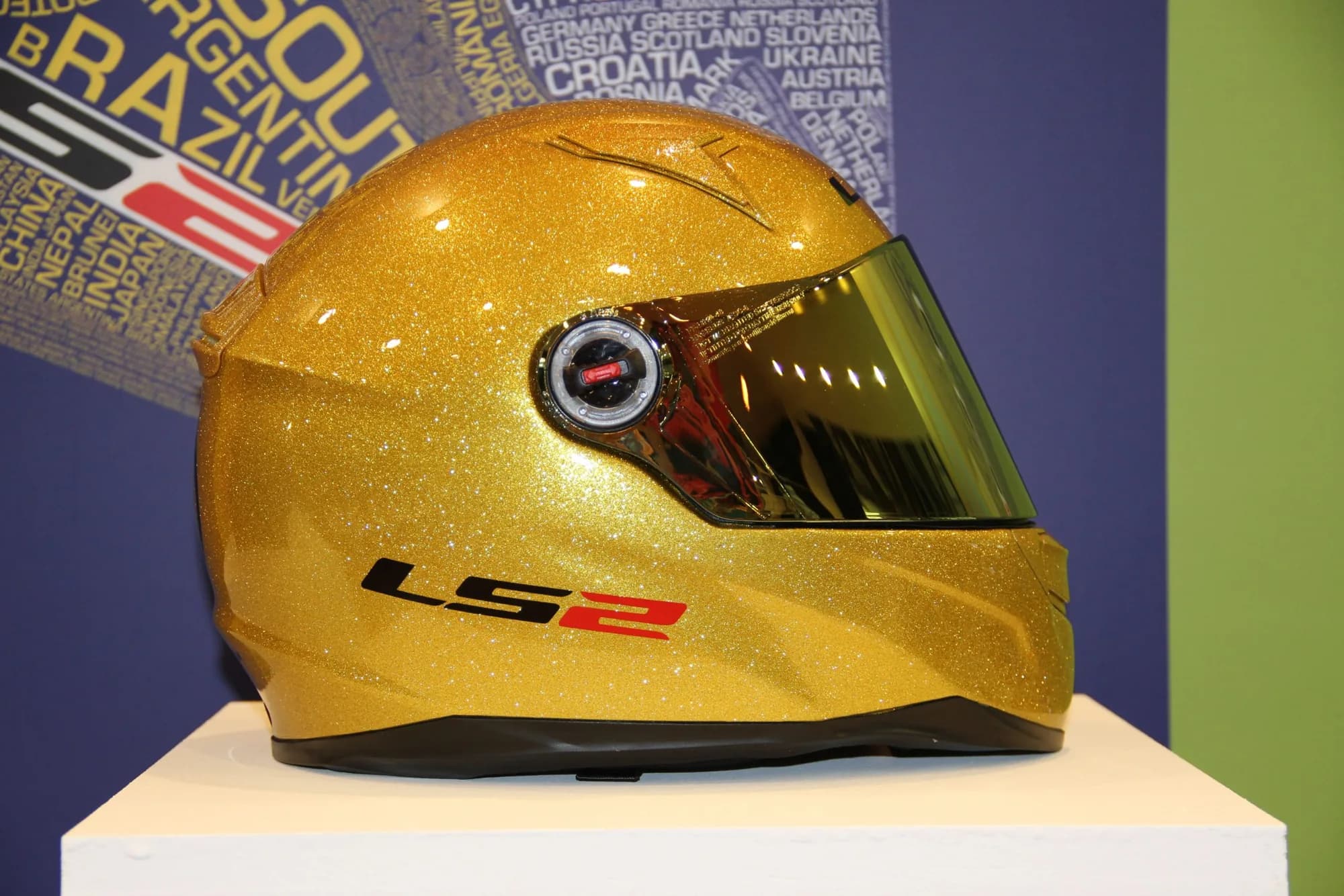 LS2 Helmets — Comunicación ATL/BTL, Branding, Diseño Gráfico, Social Media y Eventos · trabajo de TPI (11)